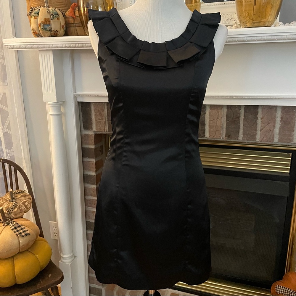 WALTER by Walter Baker Black Ruffle Shoulder Mini Cocktail Dress Size 6